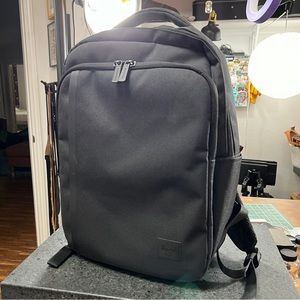 Herschel Mid Volume Tech Daypack 18L in Black
